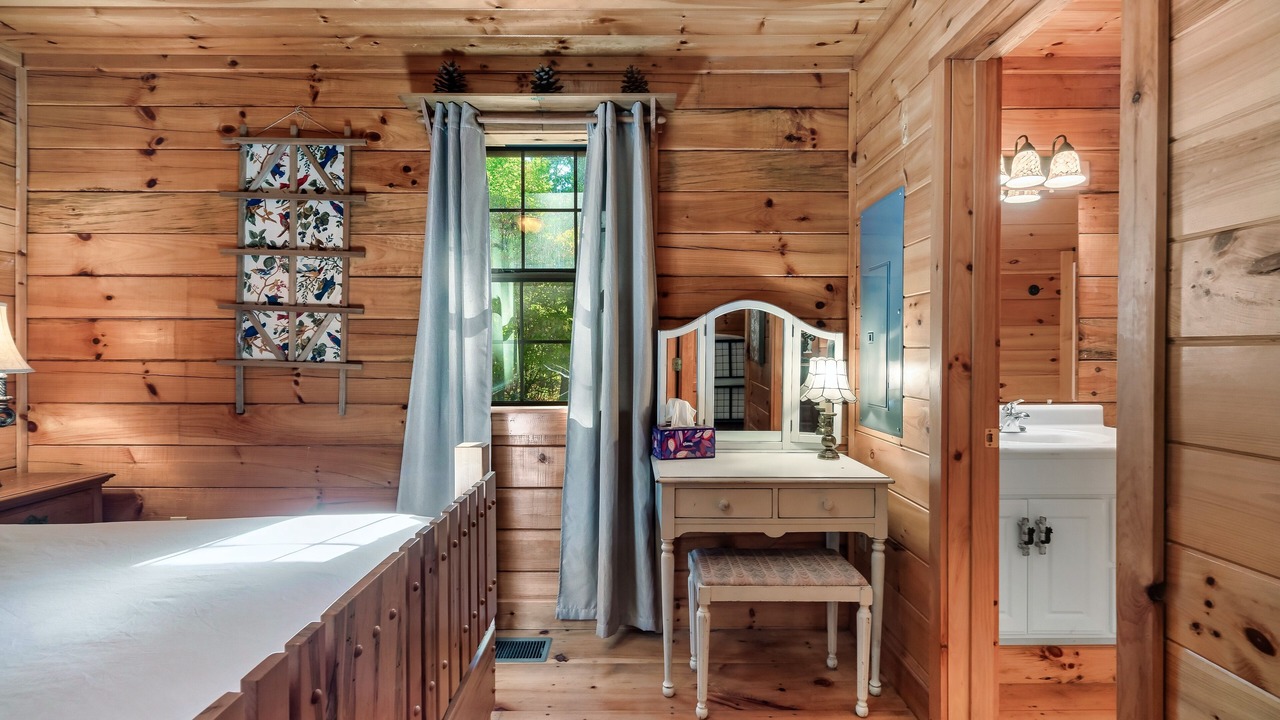 Photo of Bedroom in Tellico Plains
