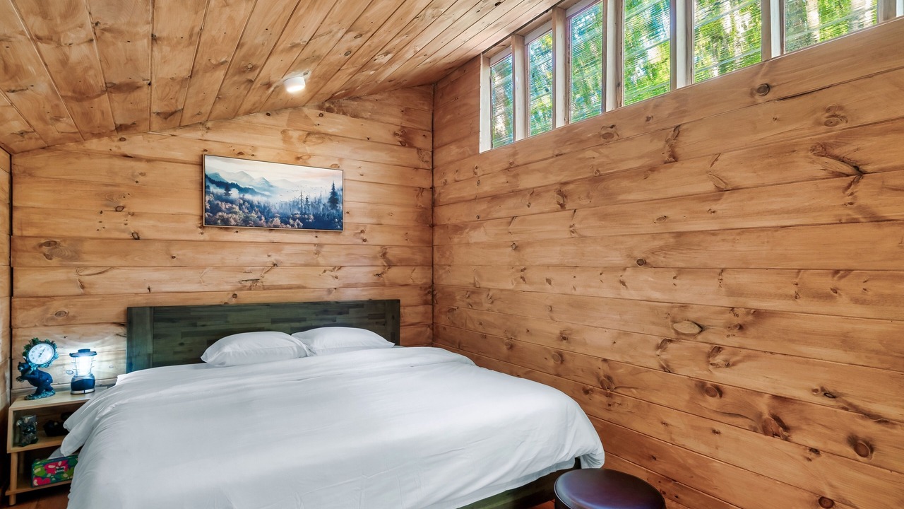 Photo of Bedroom in Tellico Plains