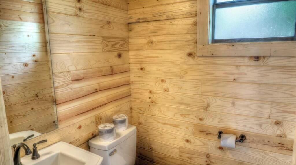 Photo of Bathroom in Leakey
