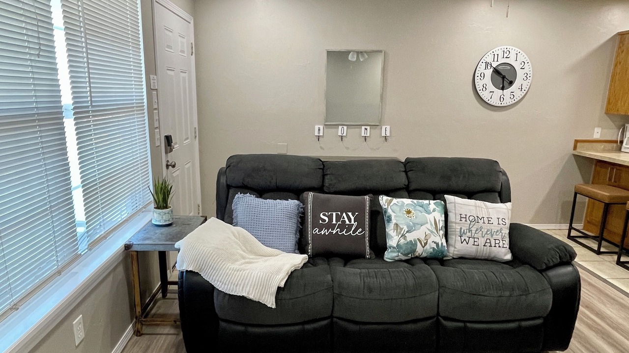 Photo of Livingroom in Ada