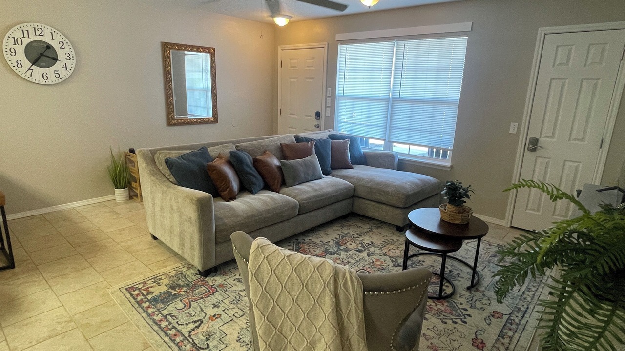 Photo of Livingroom in Ada
