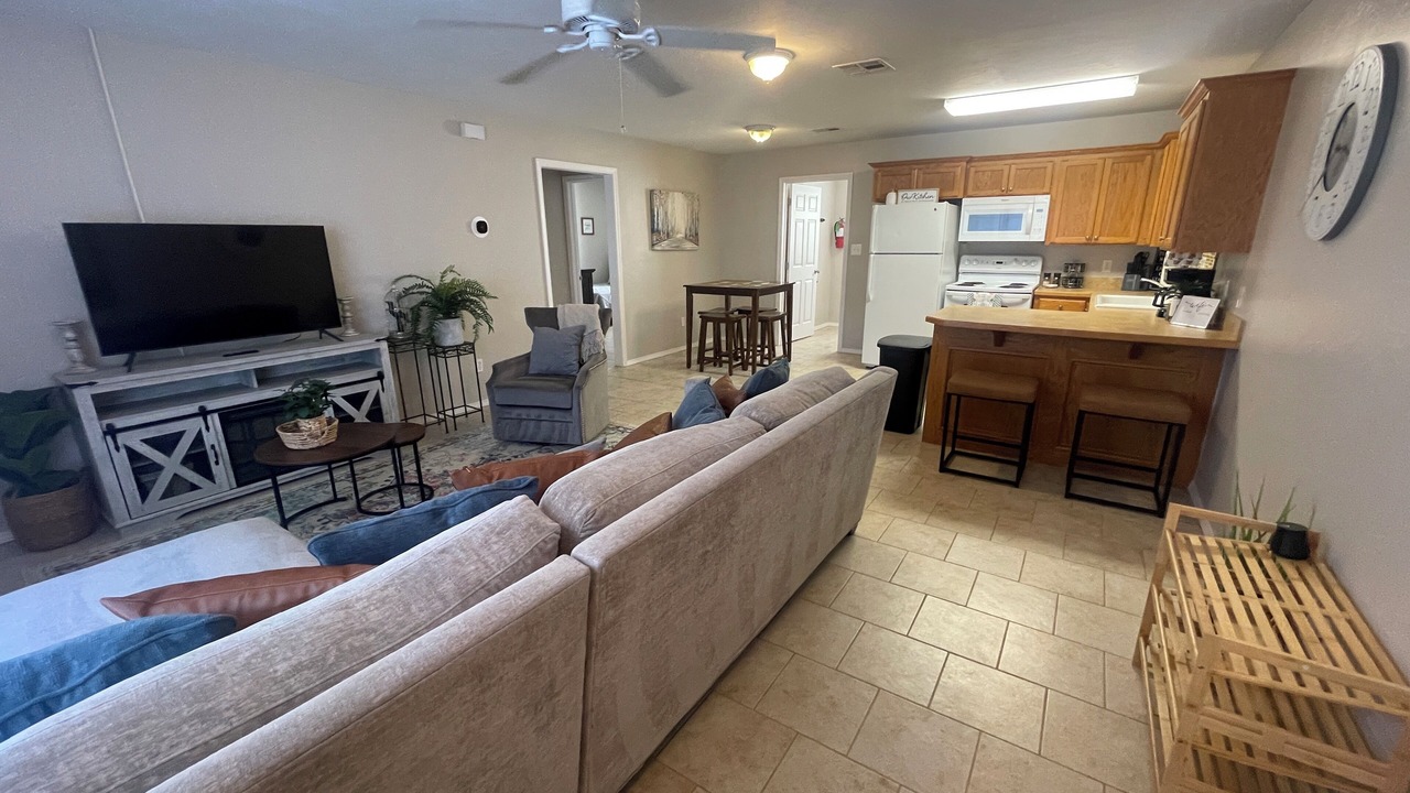 Photo of Livingroom in Ada