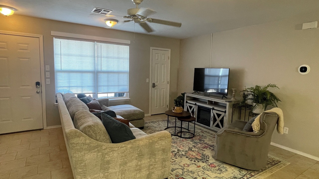 Photo of Livingroom in Ada