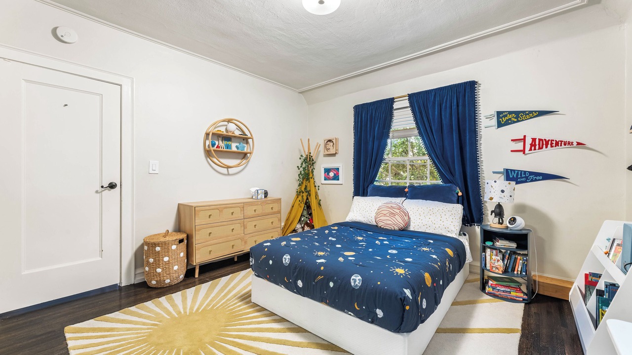 Photo of Bedroom in Greater Wilshire - Hancock Park