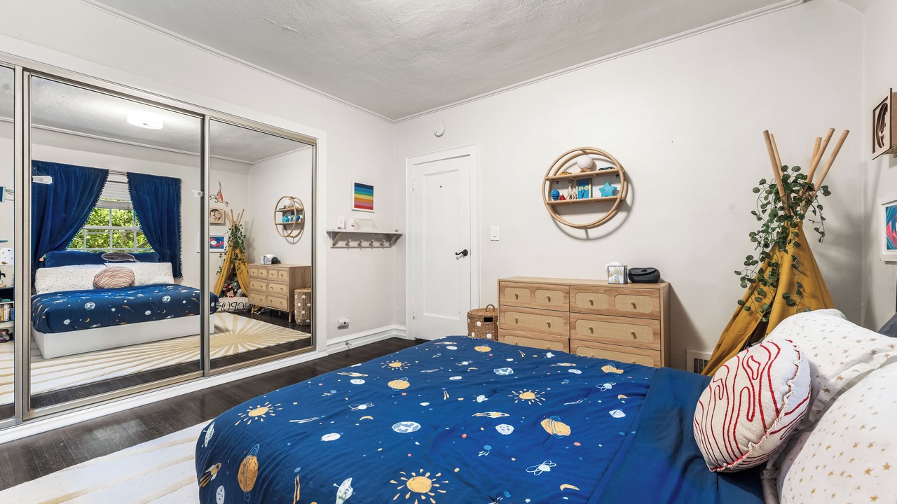 Photo of Bedroom in Greater Wilshire - Hancock Park