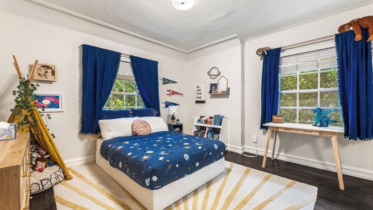 Photo of Bedroom in Greater Wilshire - Hancock Park