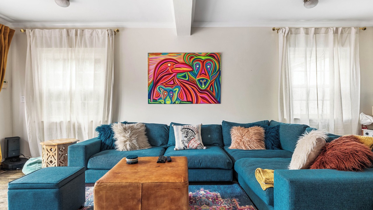 Photo of Livingroom in Greater Wilshire - Hancock Park