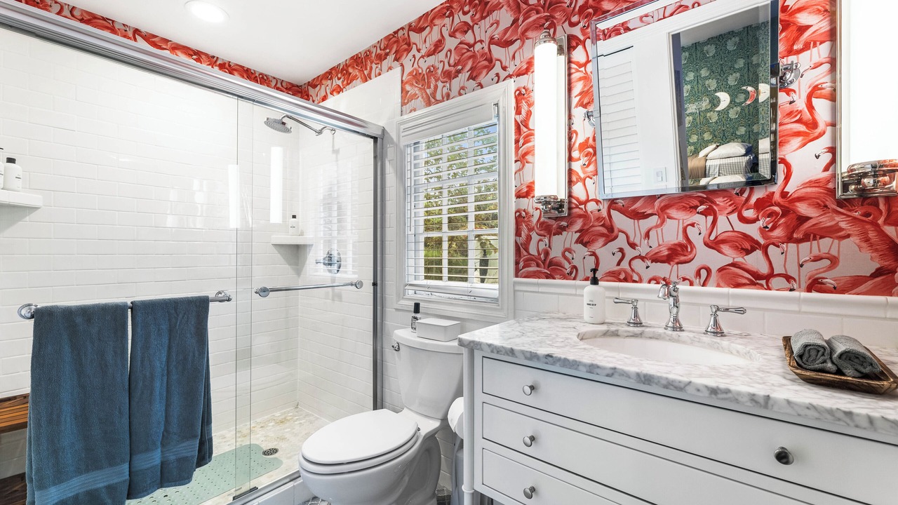 Photo of Bathroom in Greater Wilshire - Hancock Park