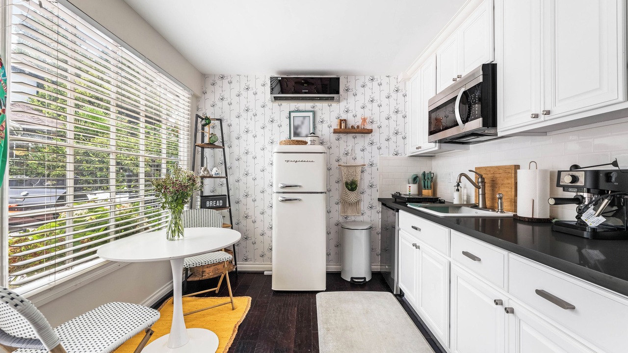 Photo of Kitchen in Greater Wilshire - Hancock Park