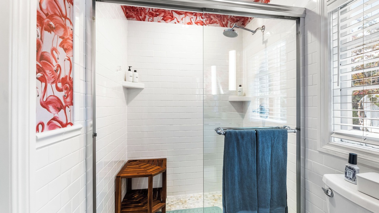 Photo of Bathroom in Greater Wilshire - Hancock Park