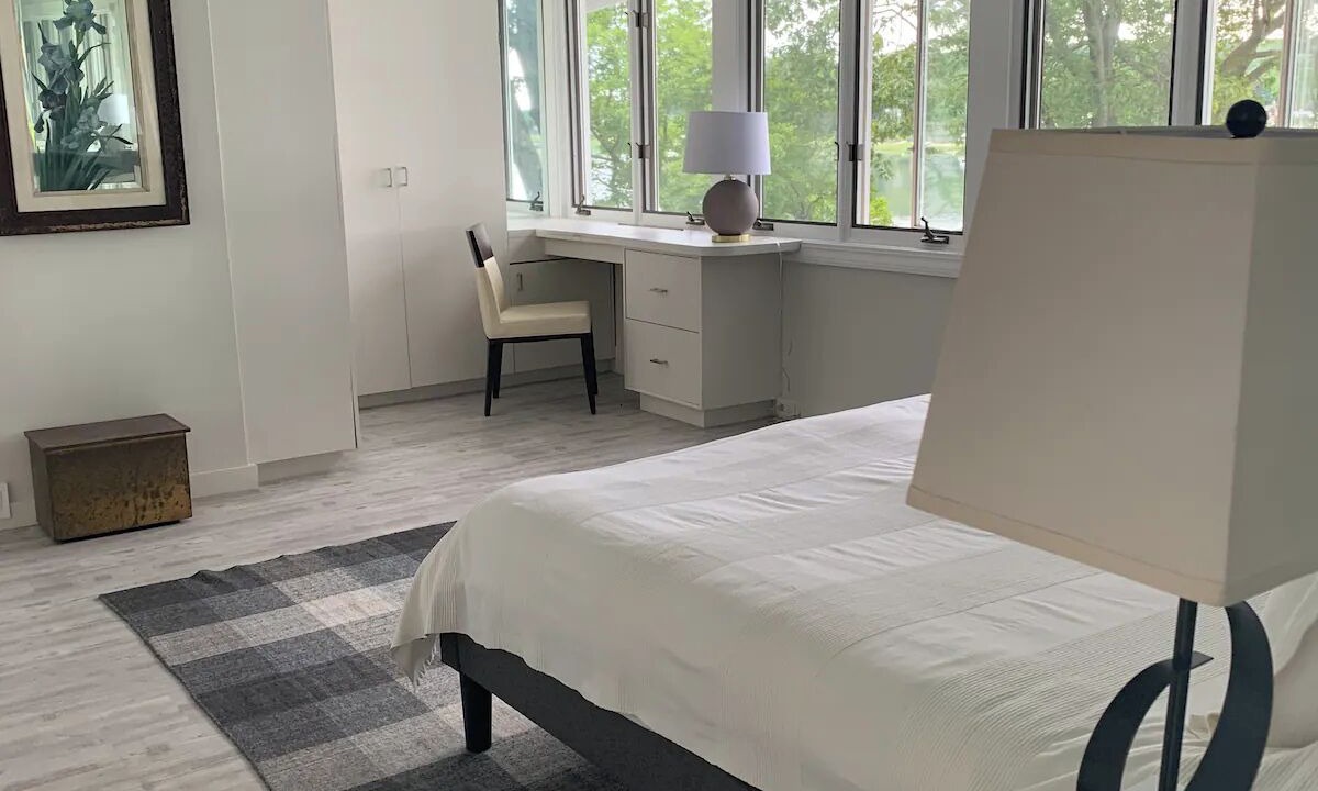 Photo of Bedroom in Mill Neck