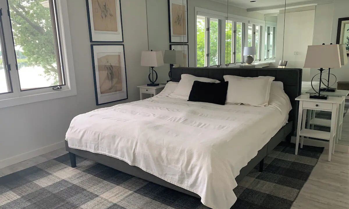 Photo of Bedroom in Mill Neck