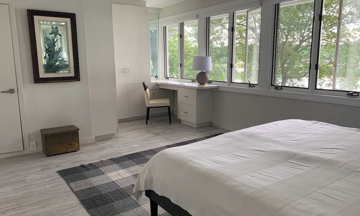 Photo of Bedroom in Mill Neck