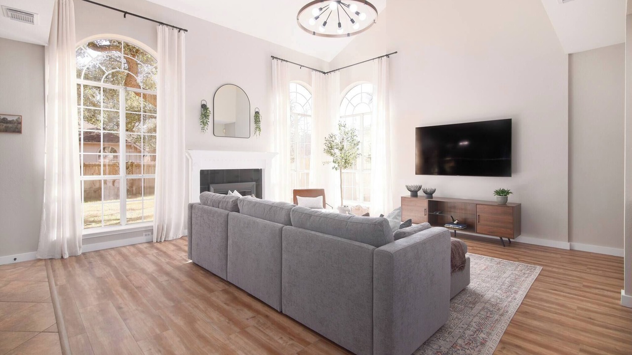 Photo of Livingroom in North Buttercup Creek