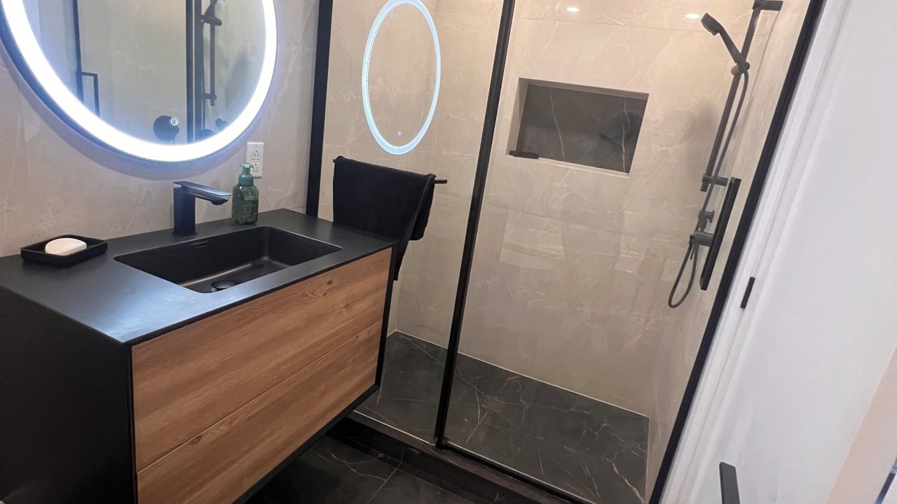 Photo of Bathroom in Laval