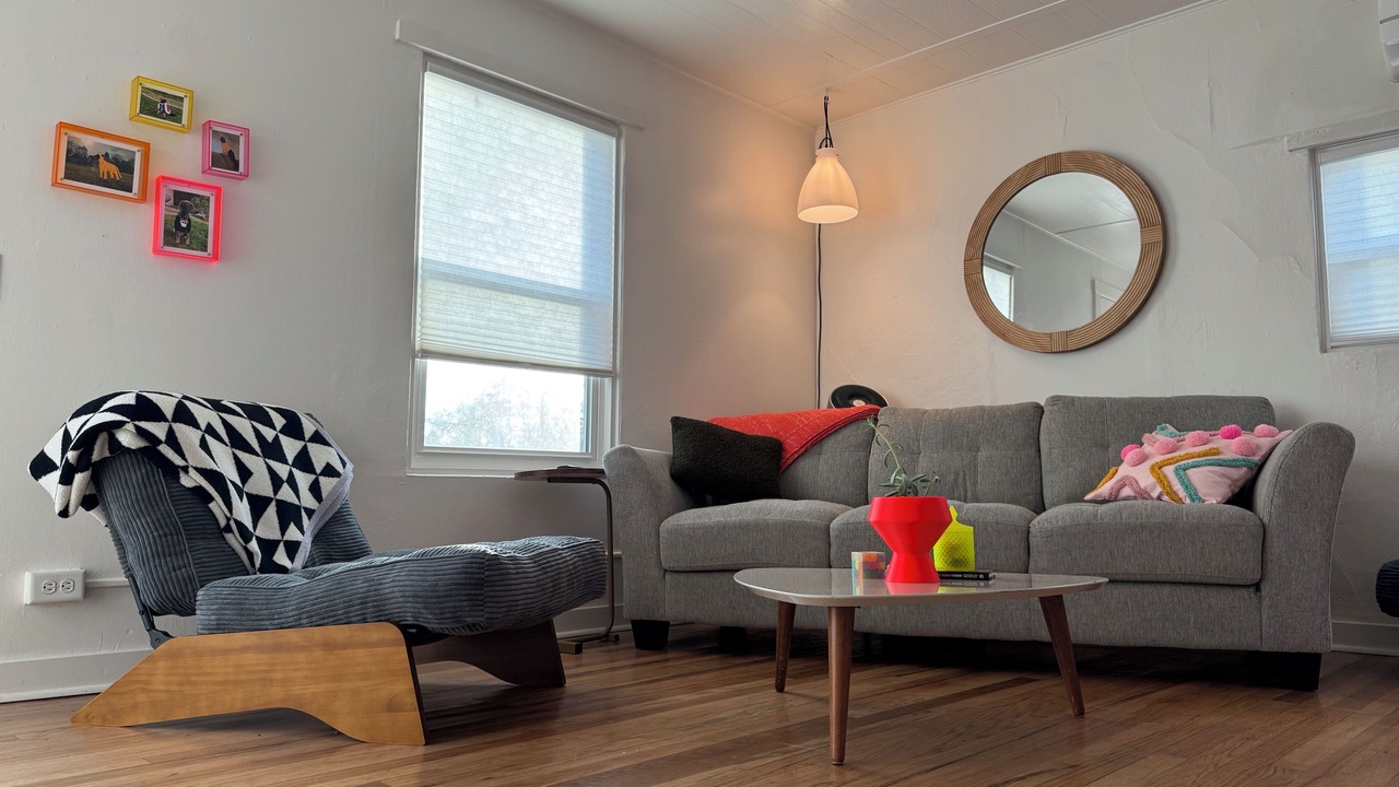 Photo of Livingroom in Depot Bench