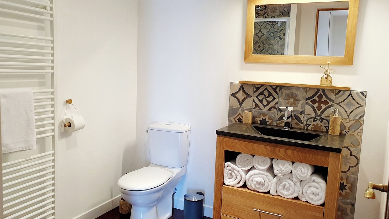 Photo of Bathroom in Flagey-Echezeaux