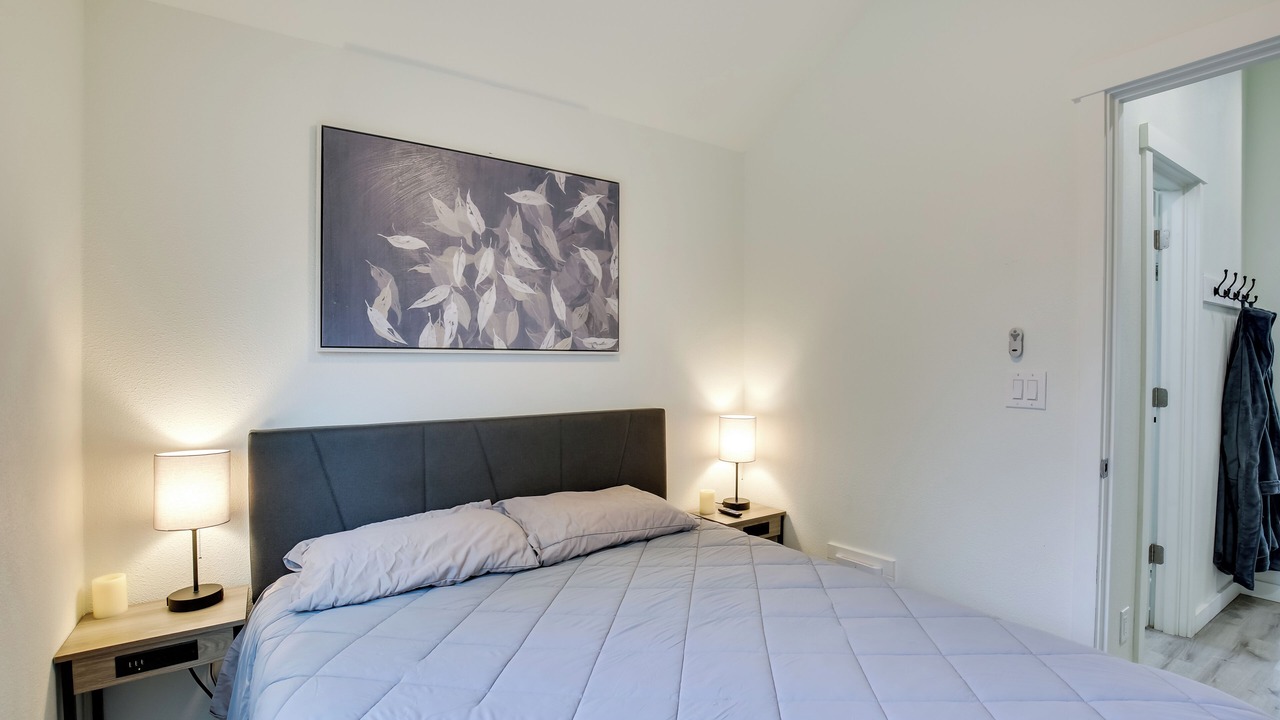 Photo of Bedroom in Oakland