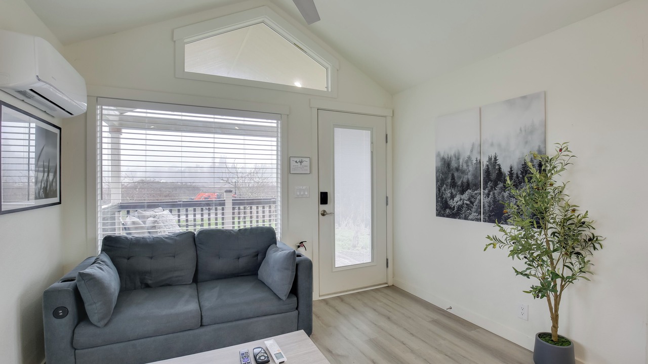 Photo of Livingroom in Oakland