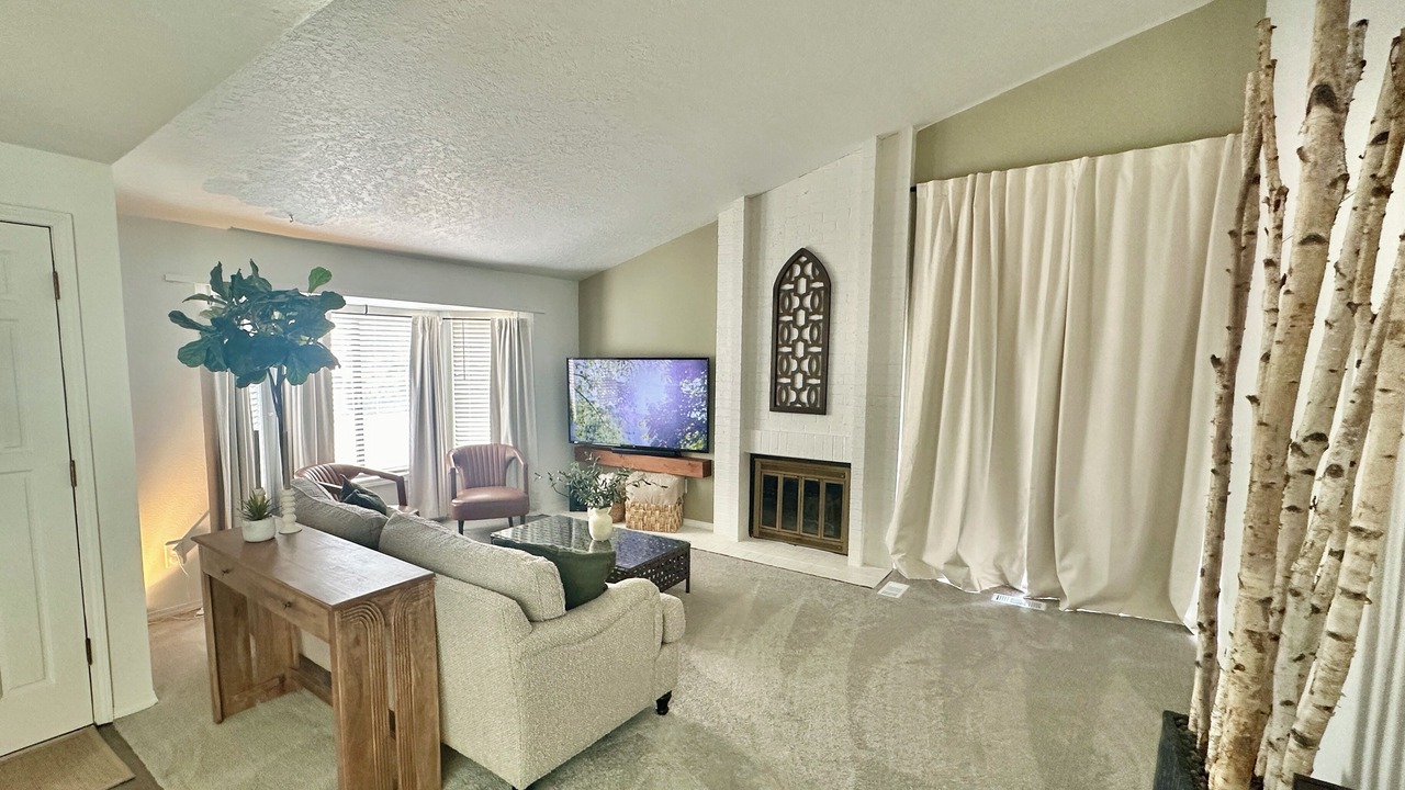 Photo of Livingroom in Bull Mountain