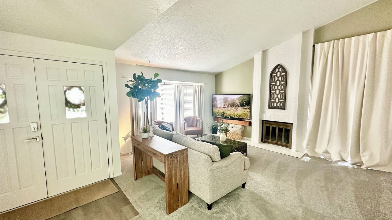 Photo of Livingroom in Bull Mountain