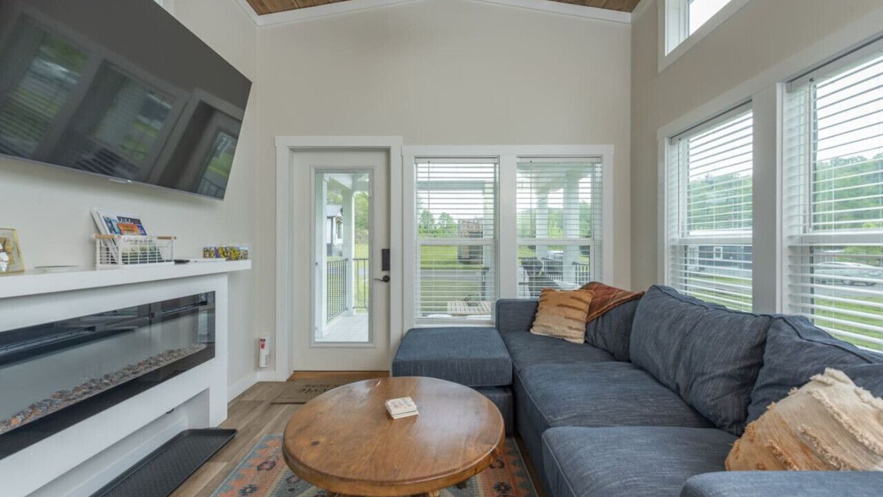 Photo of Livingroom in Mills River