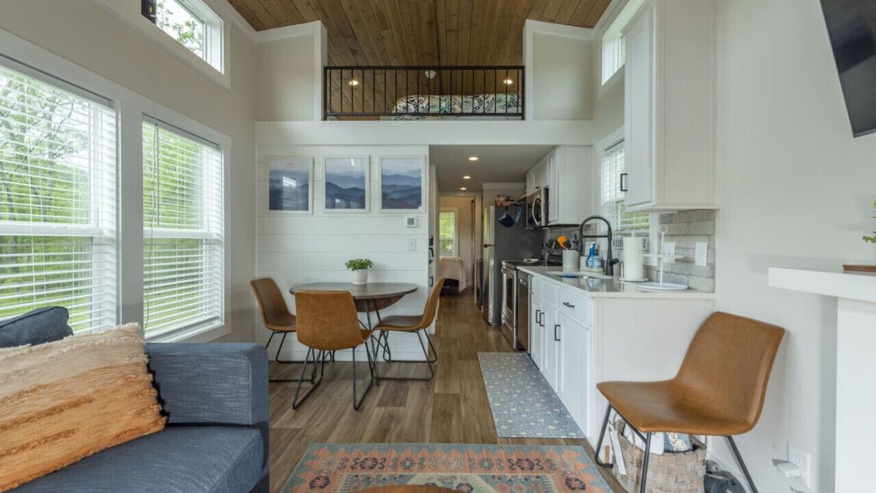 Photo of Livingroom in Mills River