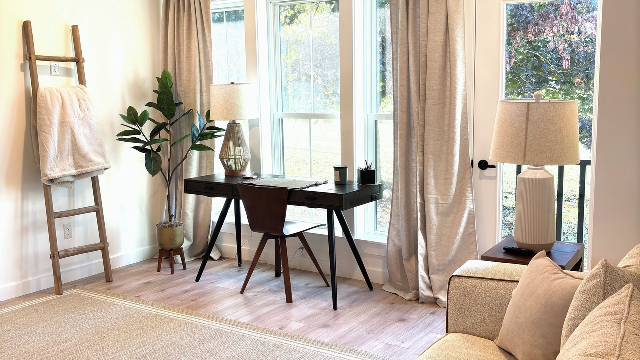 Photo of Livingroom in Town of Kirkland