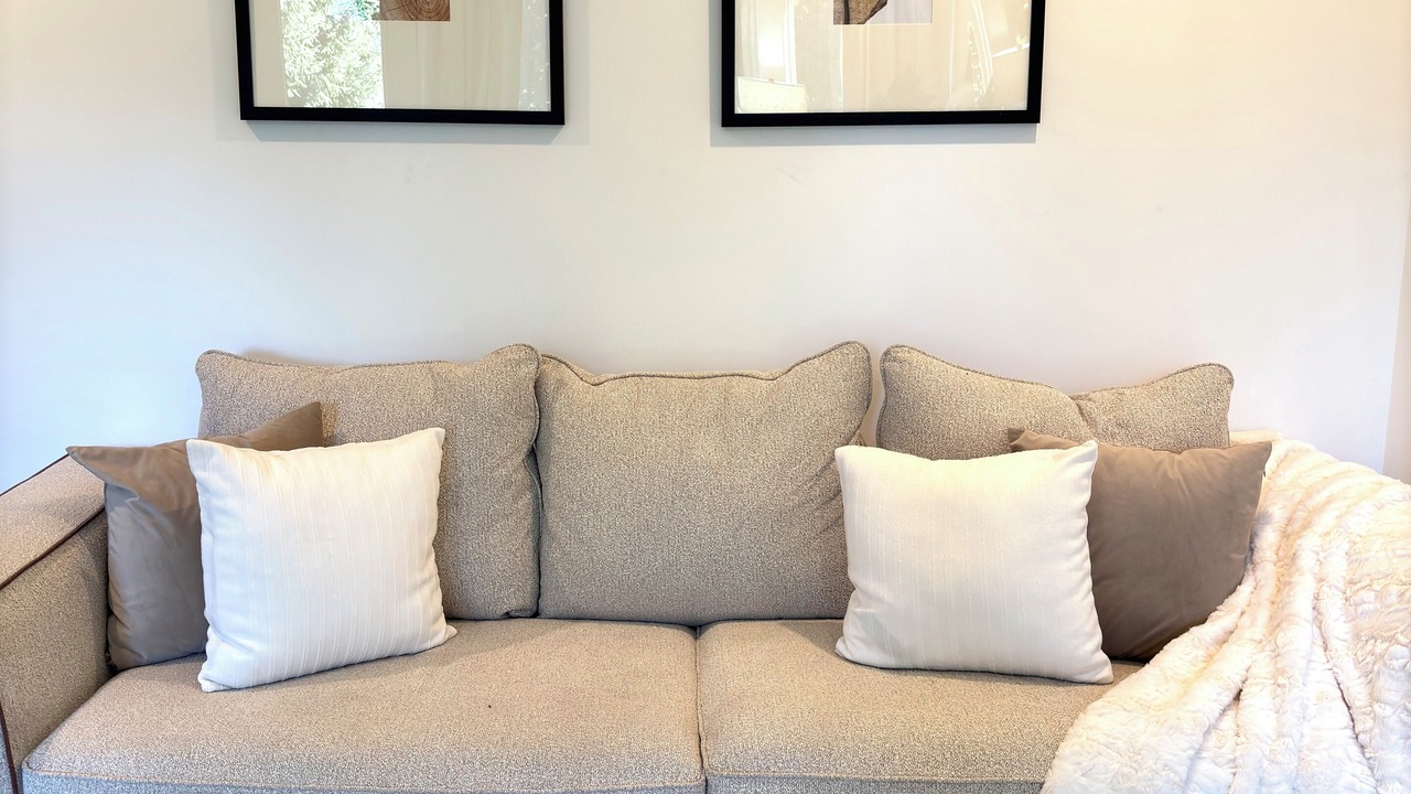 Photo of Livingroom in Town of Kirkland