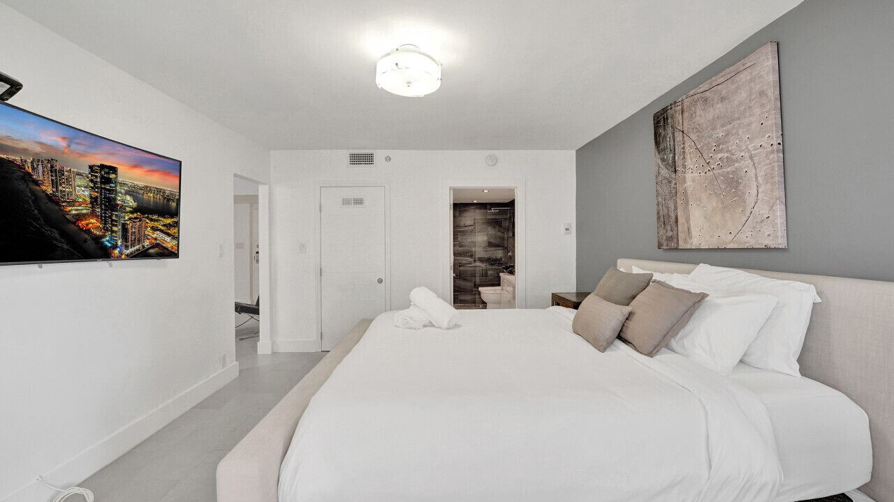 Photo of Bedroom in Mid Beach
