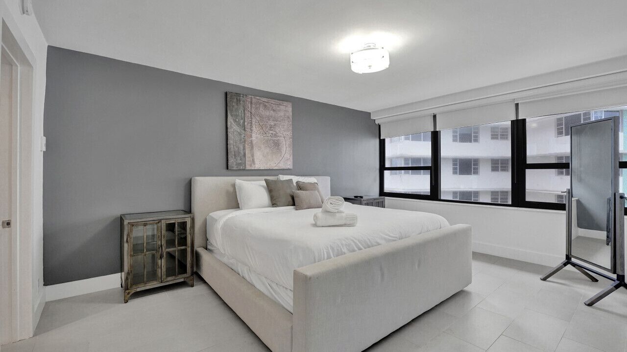 Photo of Bedroom in Mid Beach