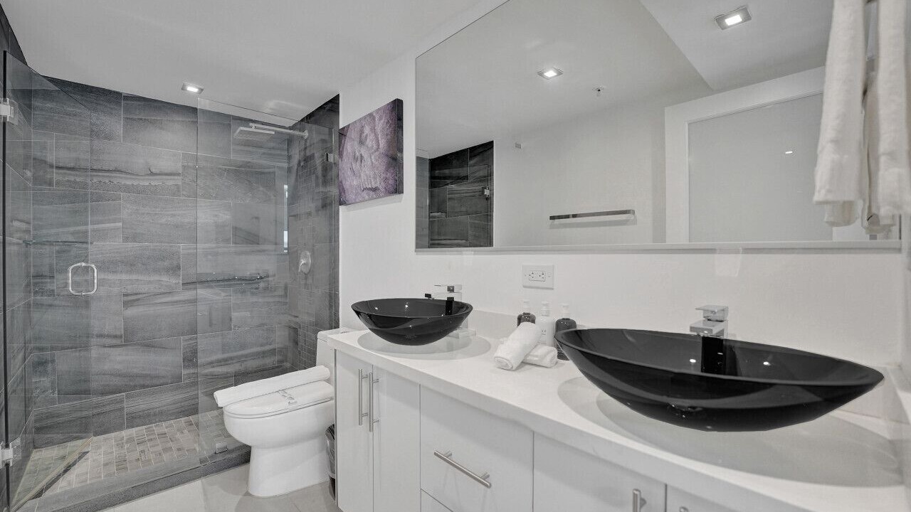 Photo of Bathroom in Mid Beach