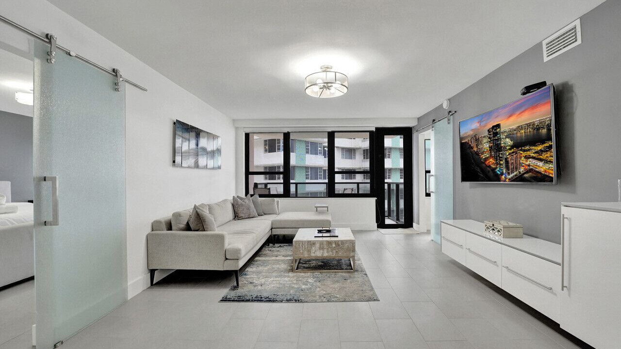 Photo of Livingroom in Mid Beach