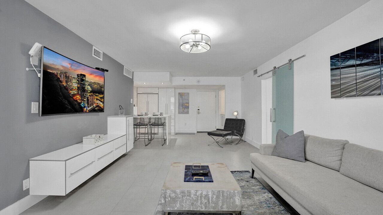 Photo of Livingroom in Mid Beach
