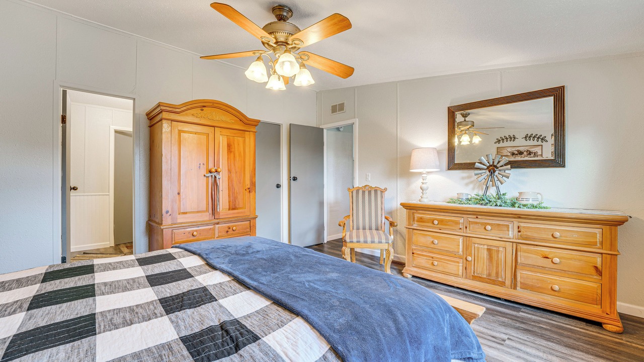 Photo of Bedroom in Gonzales