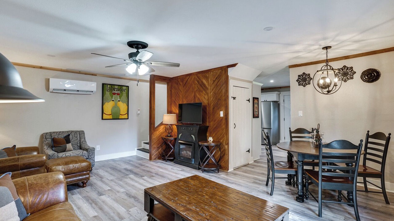 Photo of Livingroom in Granbury
