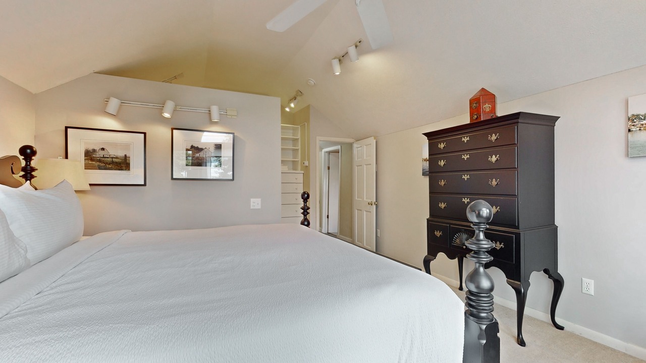 Photo of Bedroom in Valois