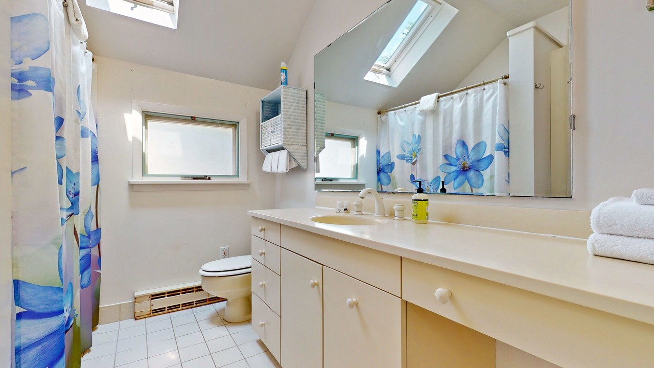Photo of Bathroom in Valois