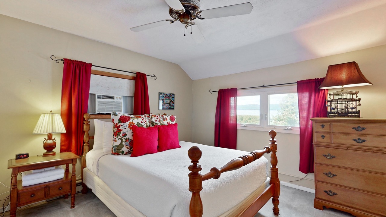 Photo of Bedroom in Valois