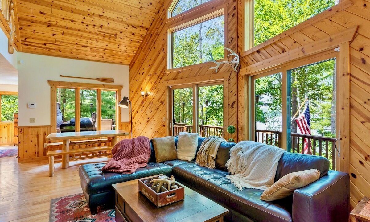 Photo of Livingroom in Fifty Lakes