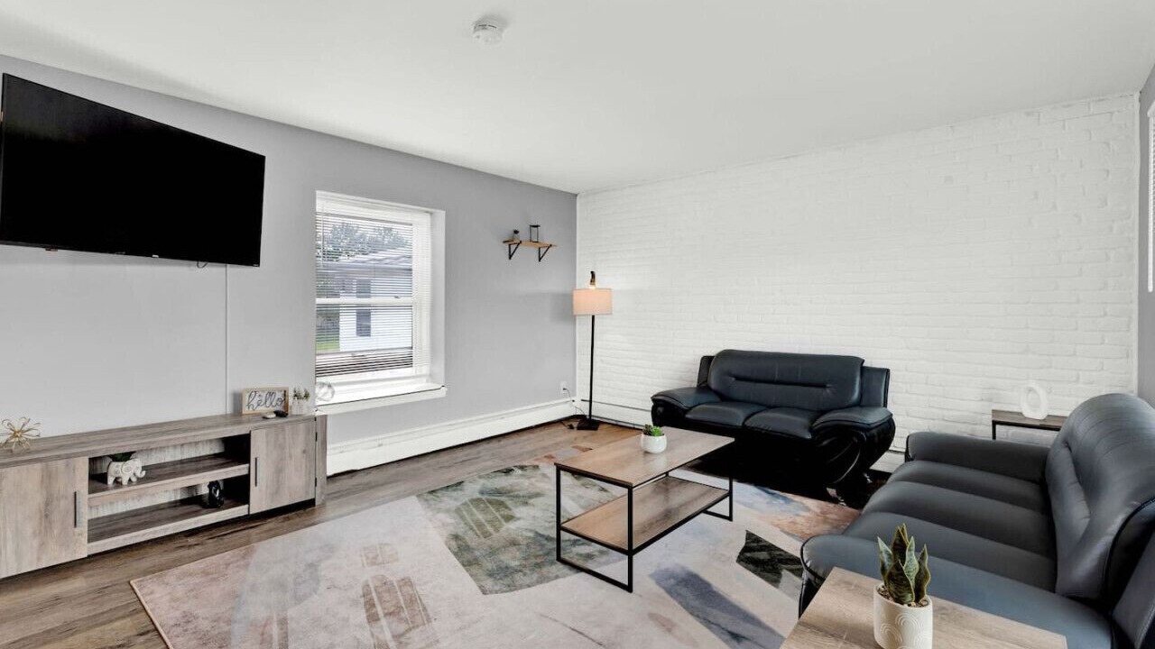 Photo of Livingroom in Sterling Heights
