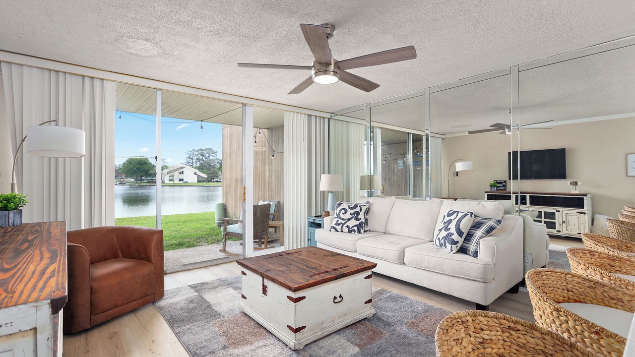 Photo of Livingroom in Walden on Lake Conroe