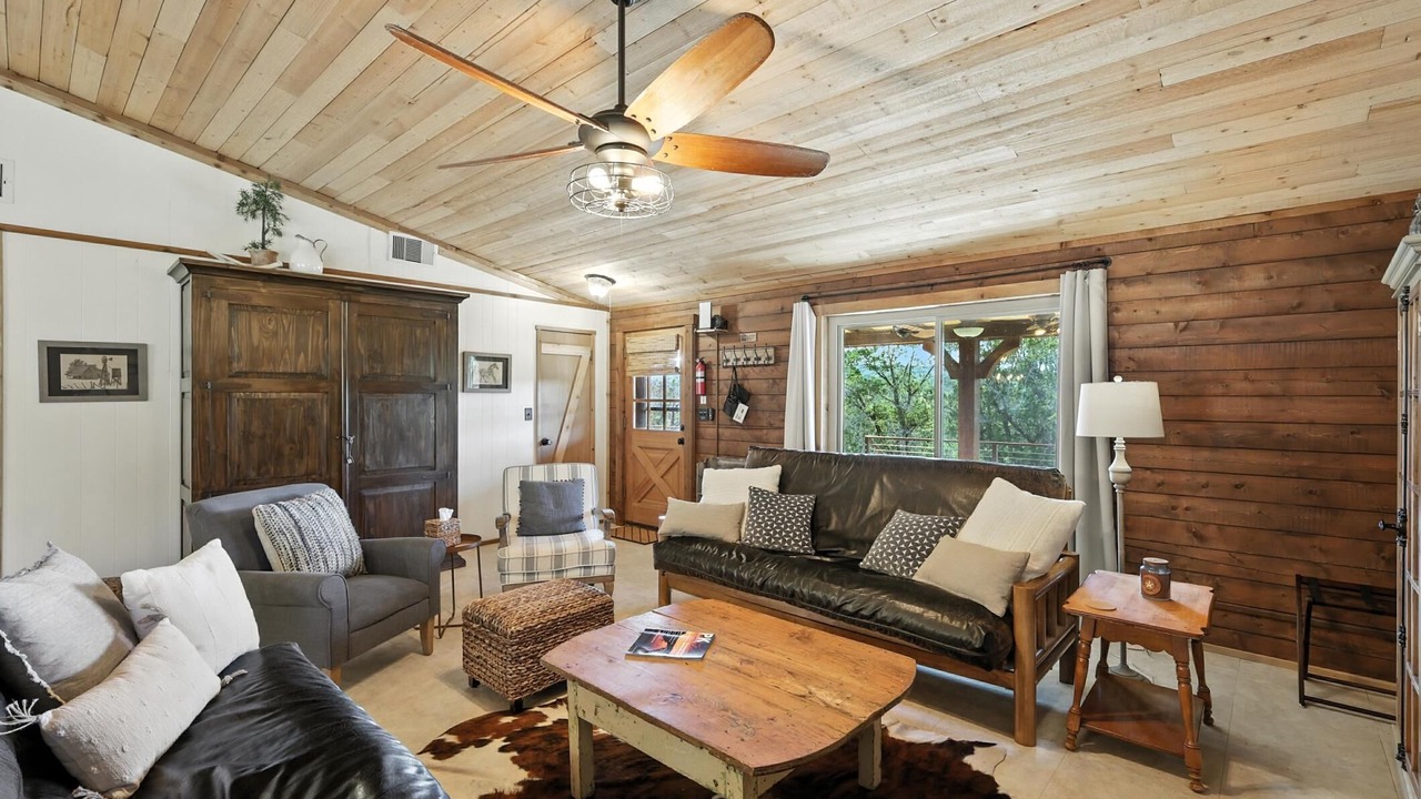 Photo of Livingroom in Palo Pinto County