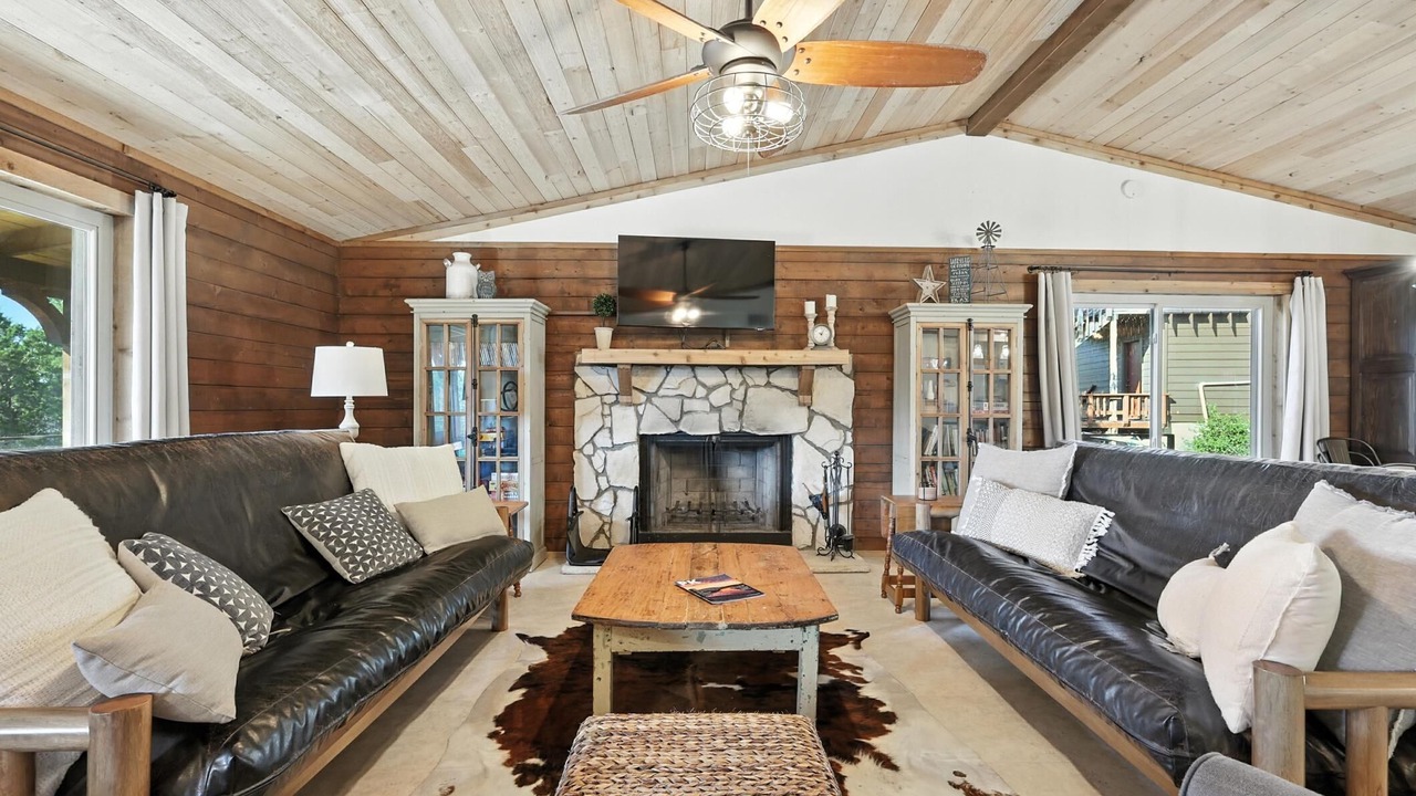 Photo of Livingroom in Palo Pinto County