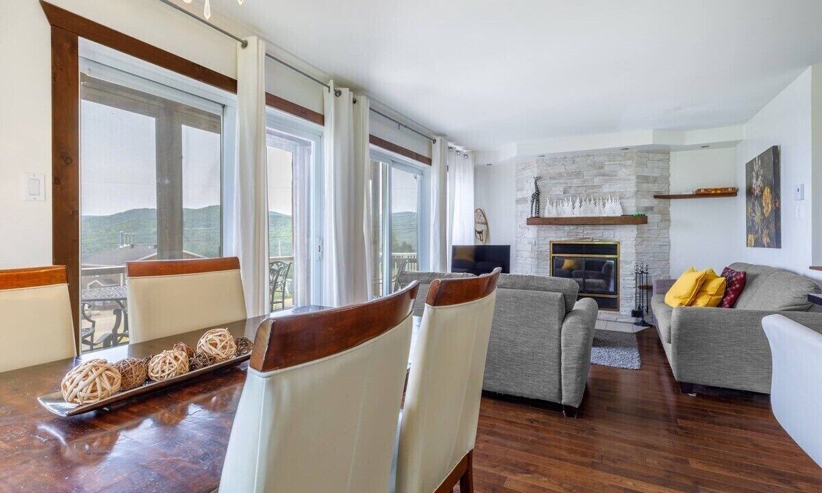 Photo of Livingroom in Petite-Riviere-Saint-Francois