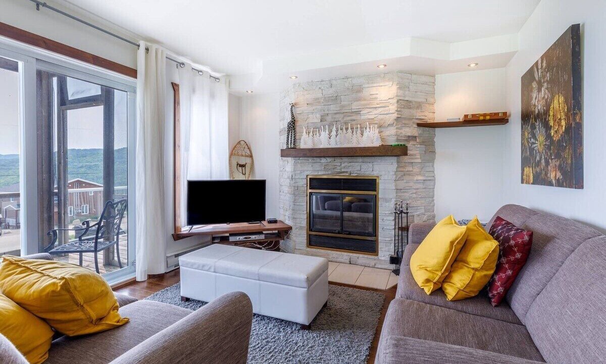 Photo of Livingroom in Petite-Riviere-Saint-Francois