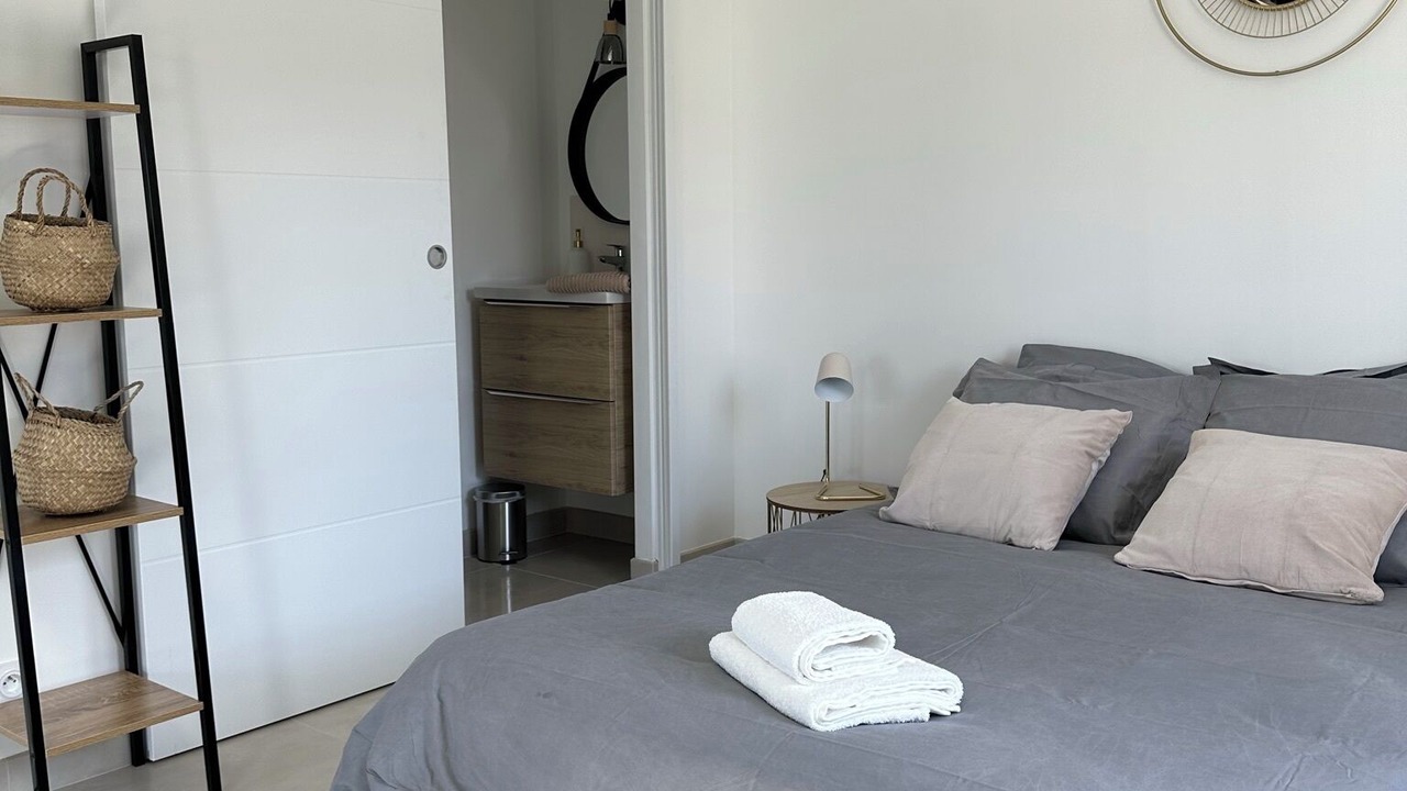 Photo of Bedroom in Locoal-Mendon