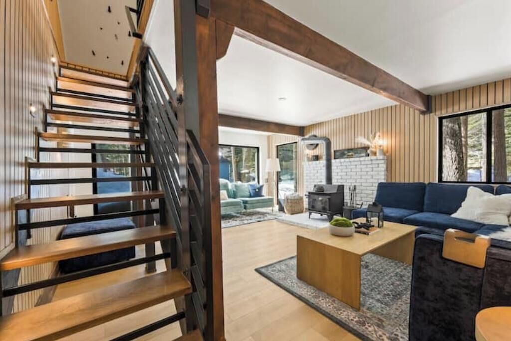 Photo of Livingroom in Tahoe National Forest