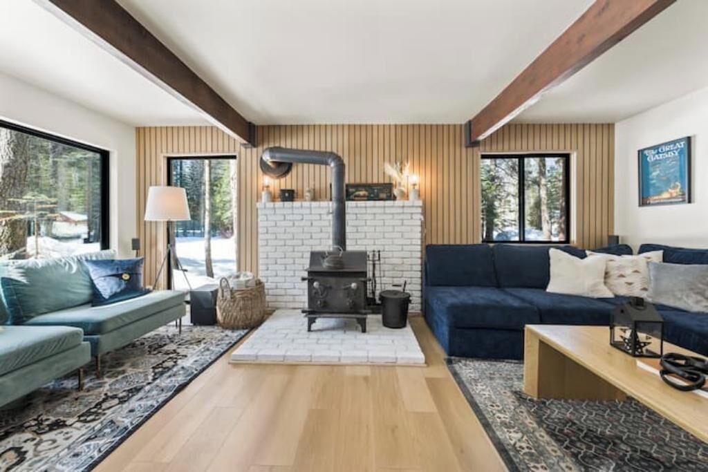 Photo of Livingroom in Tahoe National Forest