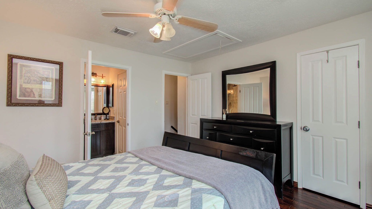 Photo of Bedroom in Nassau Bay